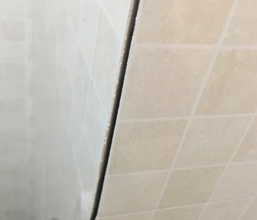 向阳瓷砖空鼓维修公司分享阳台瓷砖脱落的修复过程可以分为以下几个步骤